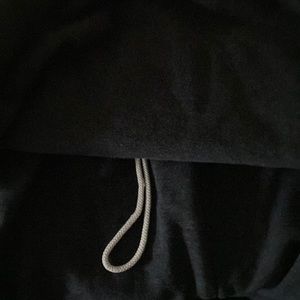 Grey sweat shirt and pants (m) universal mens , womans , and big kids